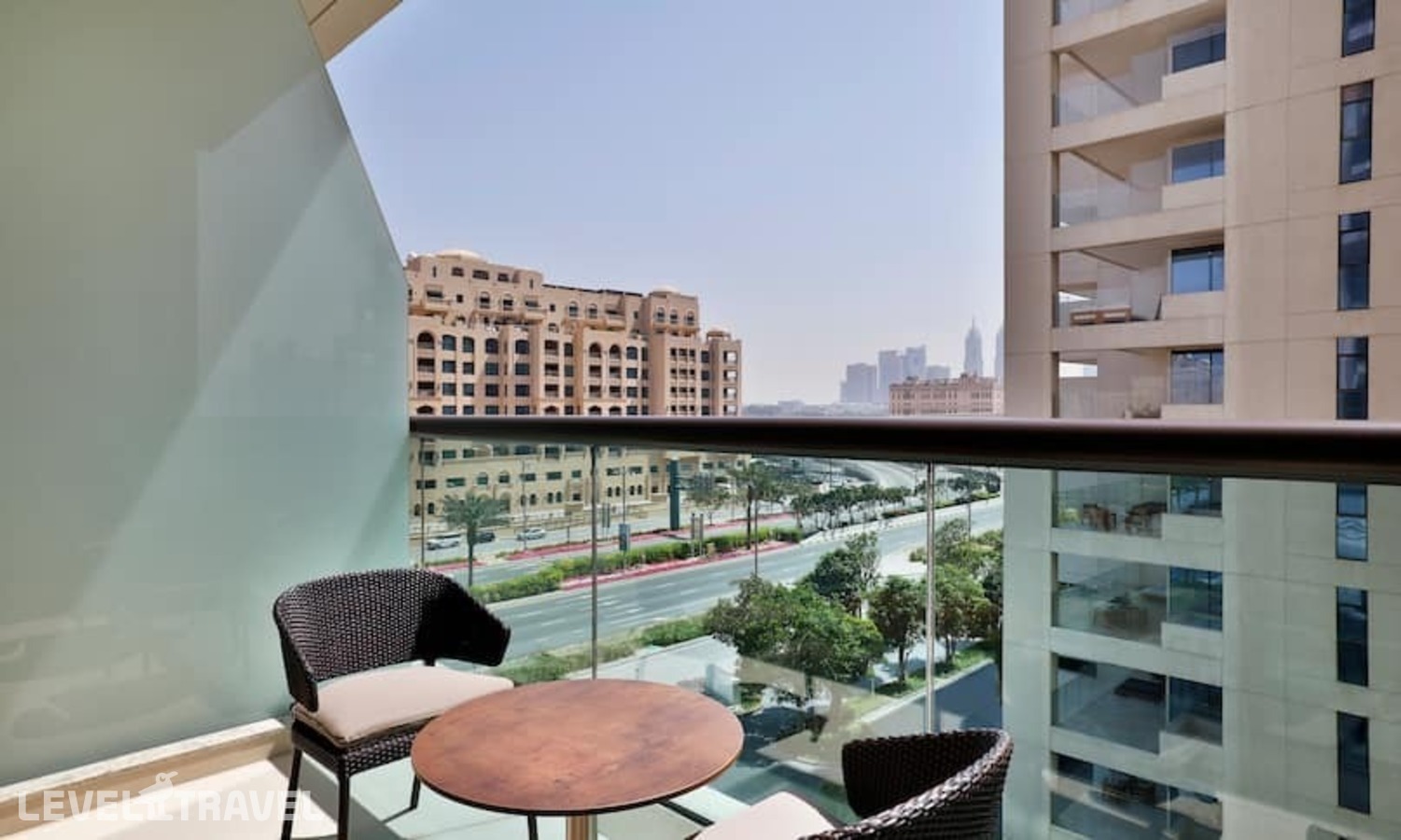 фотографии номера Представительский угловой с балконом отеля Hilton Dubai Palm Jumeirah в ОАЭ(Дубай Пальма) - фото №3