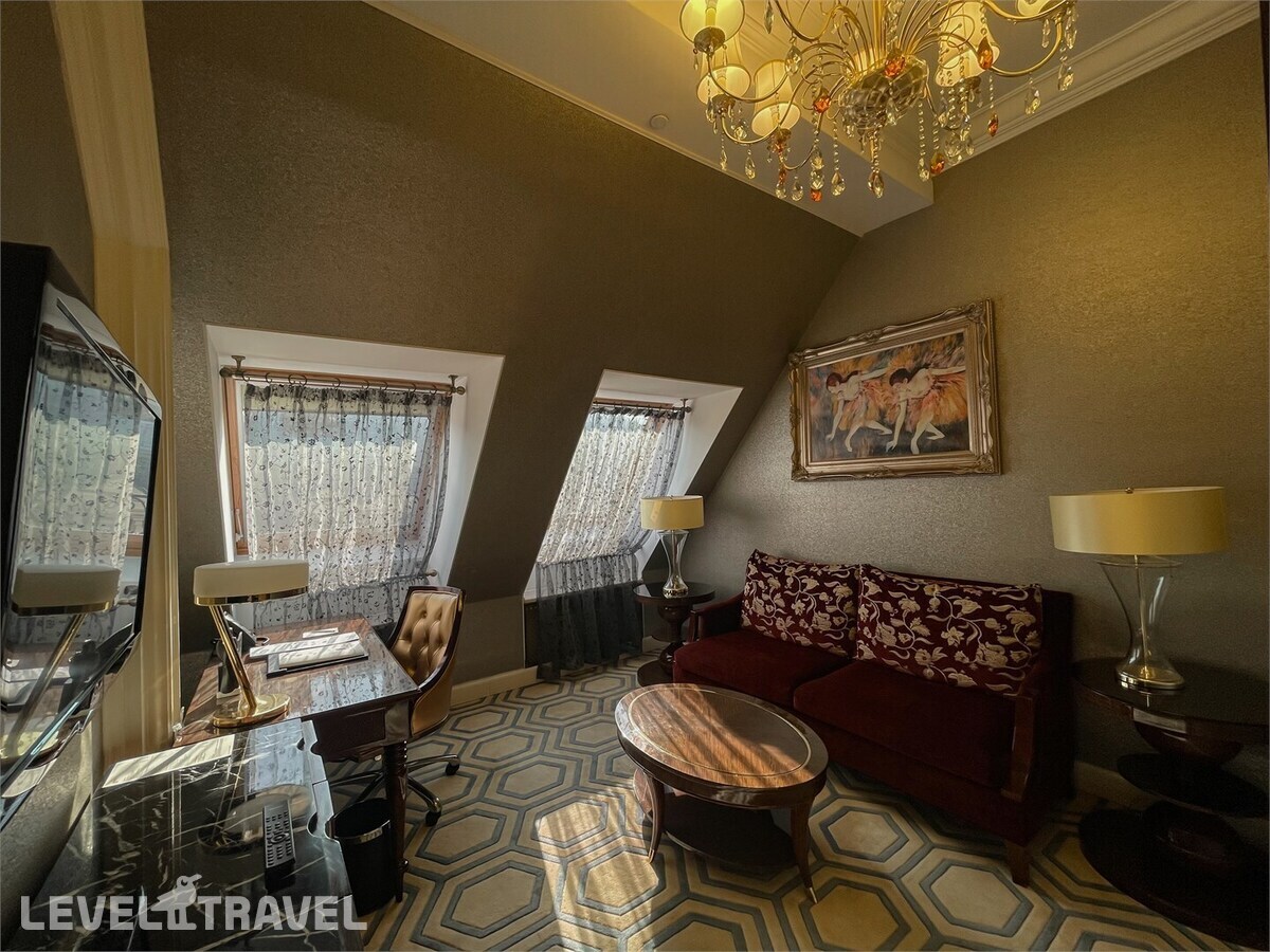 фотографии номера Люкс мансарда отеля The St. Regis Moscow Nikolskaya Hotel в Россия(Центральный административный округ (ЦАО)) - фото №1