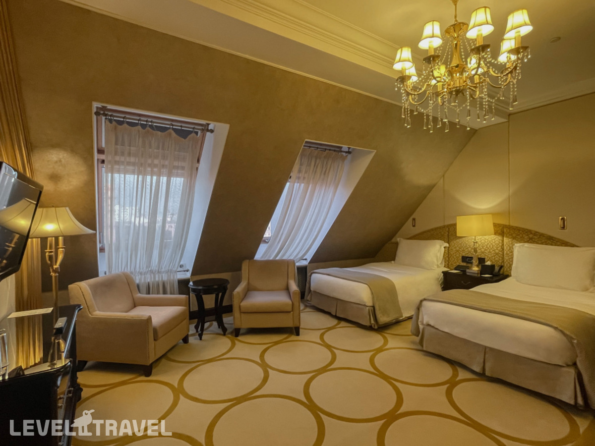 фотографии номера Мансардный (две односпальные кровати) отеля The St. Regis Moscow Nikolskaya Hotel в Россия(Центральный административный округ (ЦАО)) - фото №4
