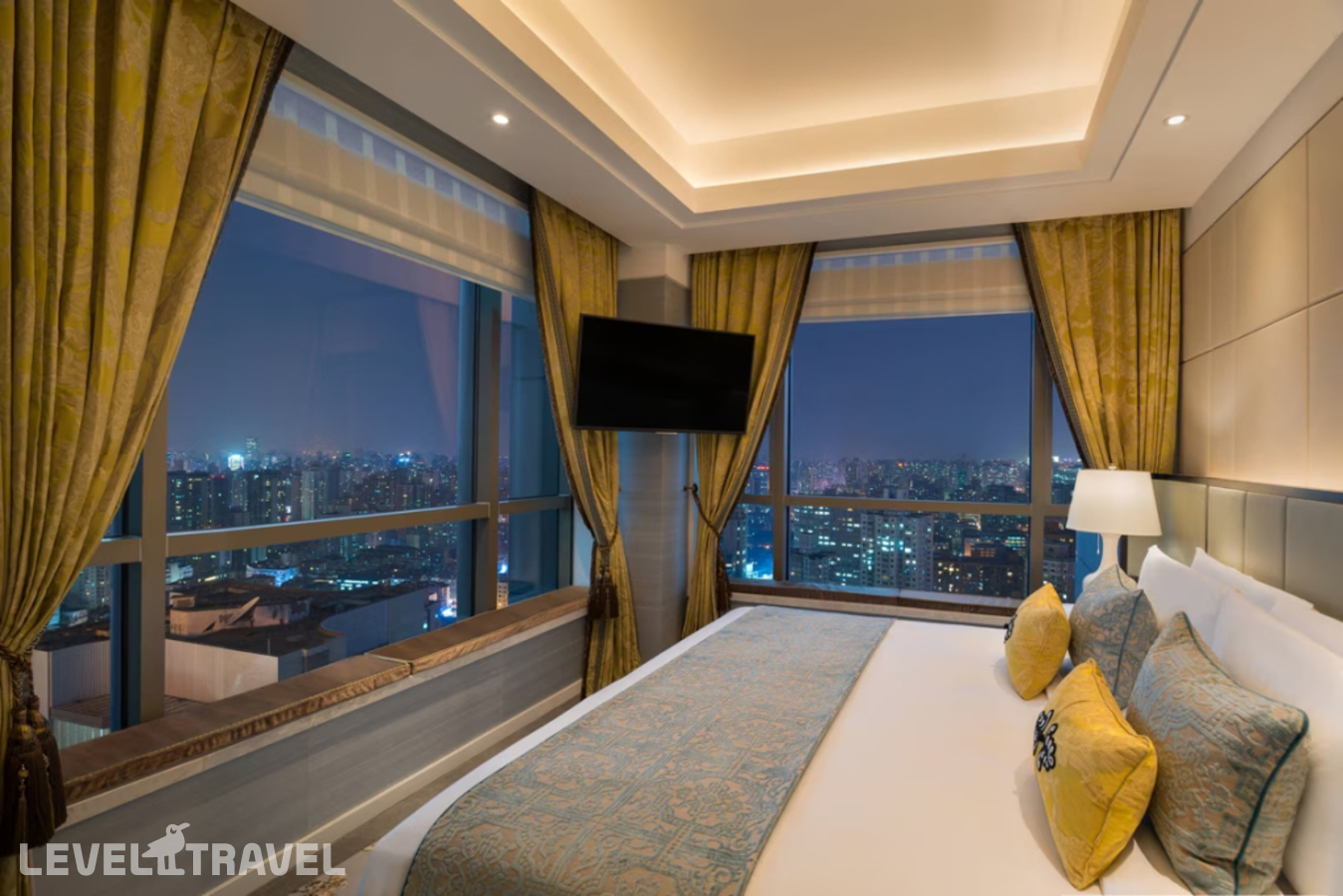 фотографии номера Двухместный люкс St. Regis двуспальная кровать отеля The St. Regis Shanghai Jingan в Китай(Шанхай) - фото №1