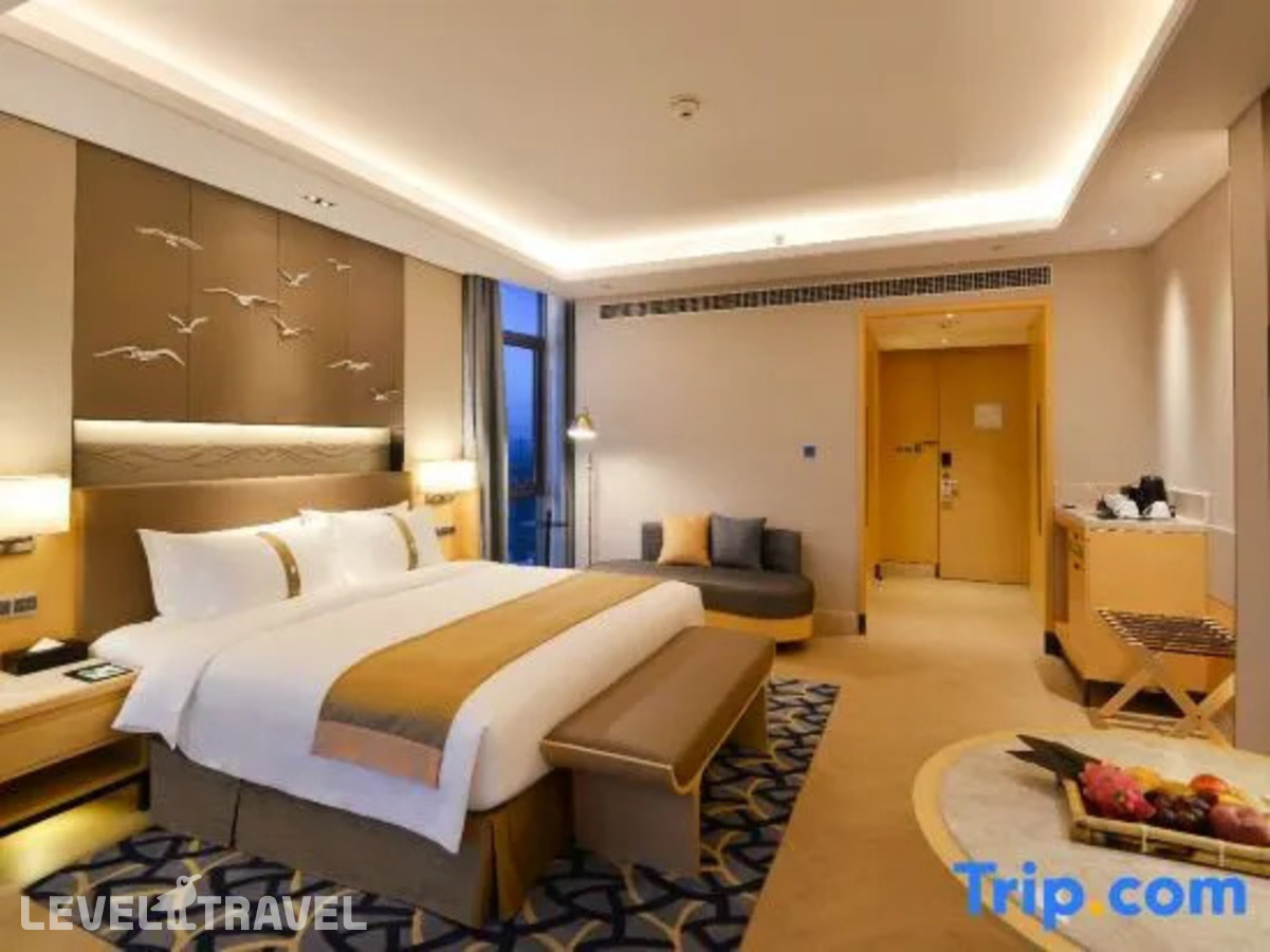 фотографии номера Премиум отеля Holiday Inn Haikou West Coast, An Ihg Hotel в Китай(Хайкоу) - фото №5