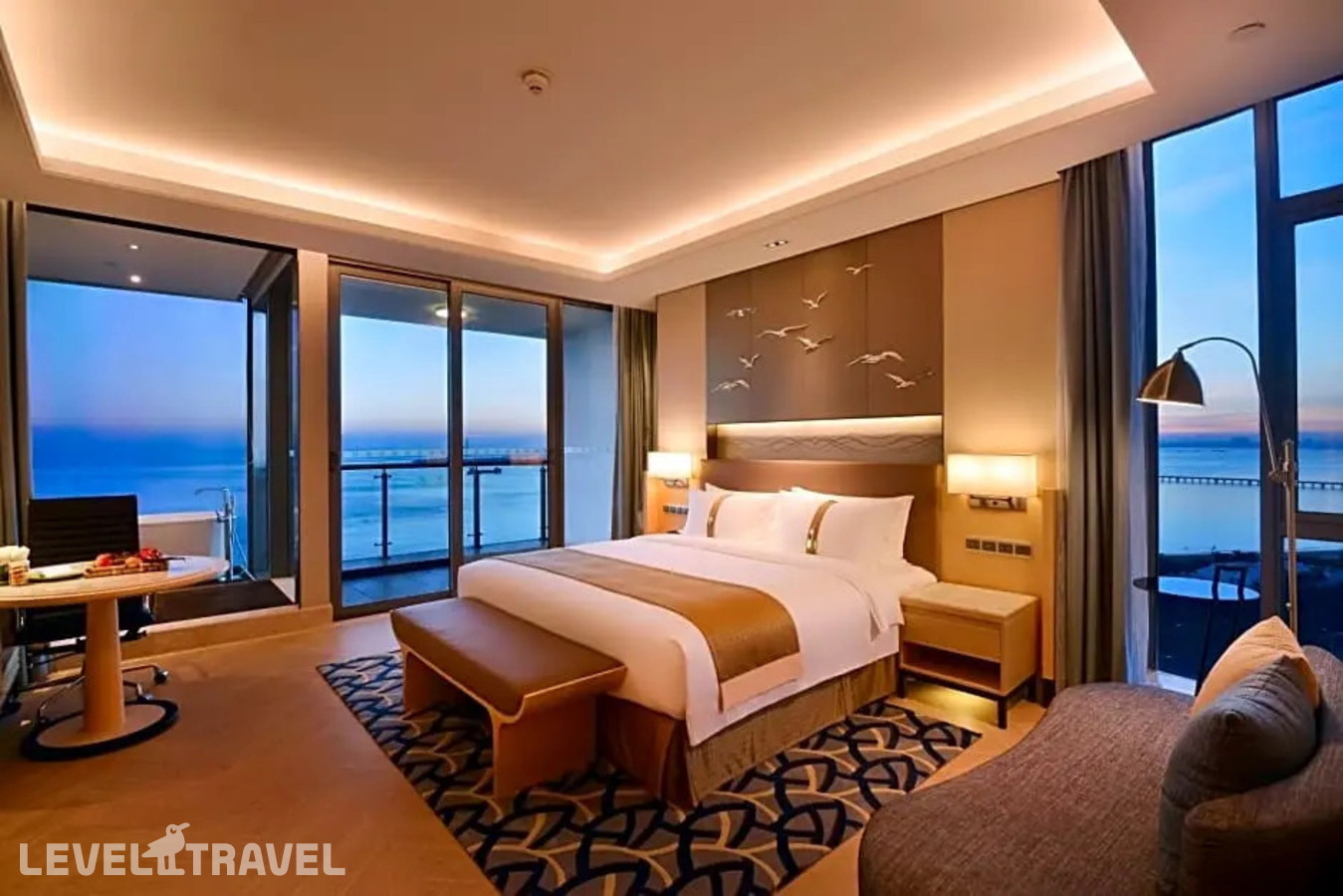 фотографии номера Премиум отеля Holiday Inn Haikou West Coast, An Ihg Hotel в Китай(Хайкоу) - фото №1