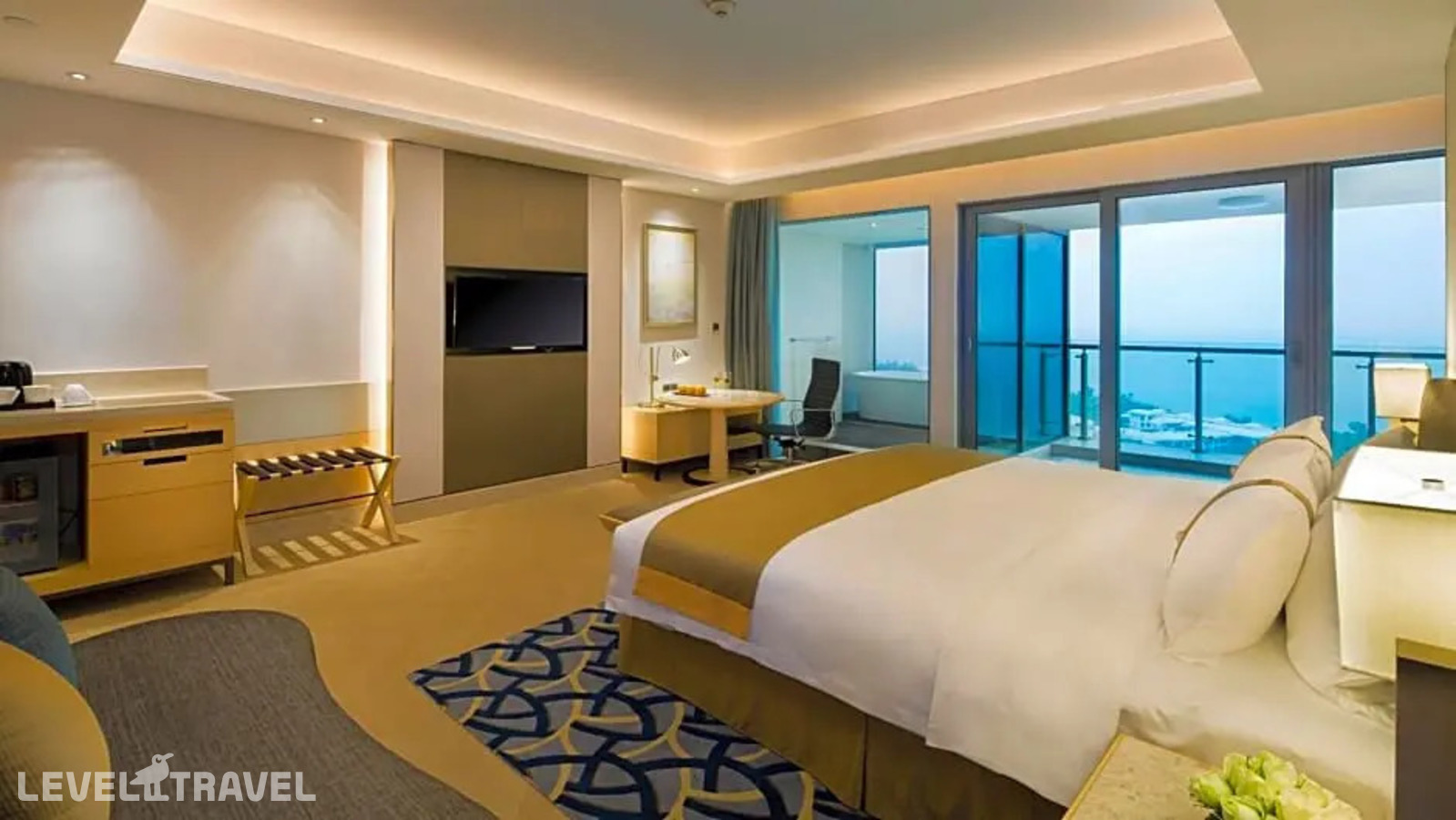 фотографии номера Премиум отеля Holiday Inn Haikou West Coast, An Ihg Hotel в Китай(Хайкоу) - фото №3