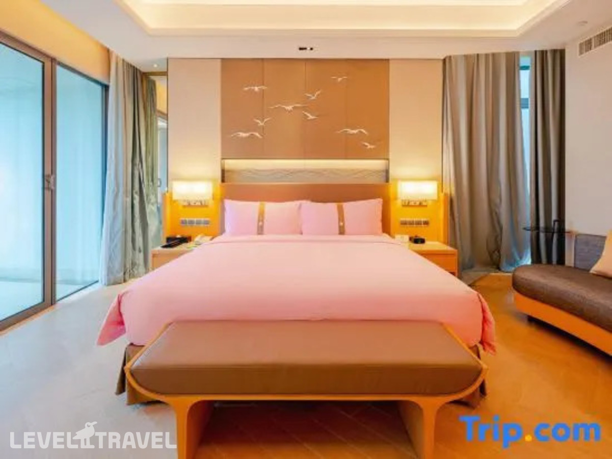 фотографии номера Премиум отеля Holiday Inn Haikou West Coast, An Ihg Hotel в Китай(Хайкоу) - фото №7