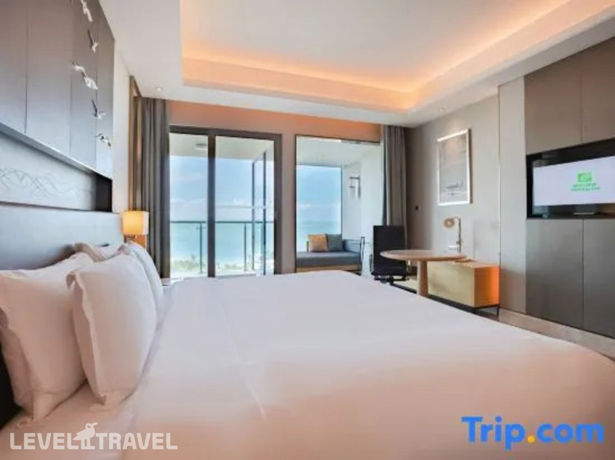 фотографии номера Премиум с видом на море отеля Holiday Inn Haikou West Coast, An Ihg Hotel в Китай(Хайкоу) - фото №9
