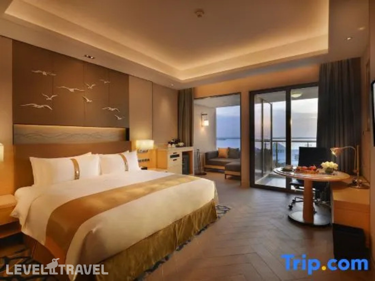 фотографии номера Премиум с видом на море отеля Holiday Inn Haikou West Coast, An Ihg Hotel в Китай(Хайкоу) - фото №5