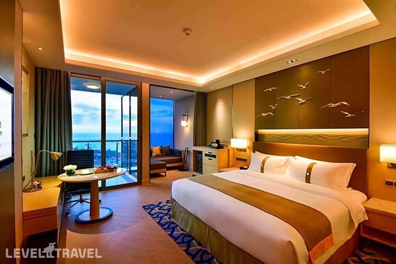 фотографии номера Премиум с видом на море отеля Holiday Inn Haikou West Coast, An Ihg Hotel в Китай(Хайкоу) - фото №2