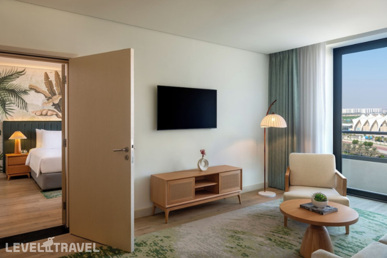 фотографии номера Люкс с видом на площадь отеля Yas Plaza Mangroves Hotel (Ex. Radisson Blu Abu Dhabi Yas Island) в ОАЭ(остров Яс) - фото №2
