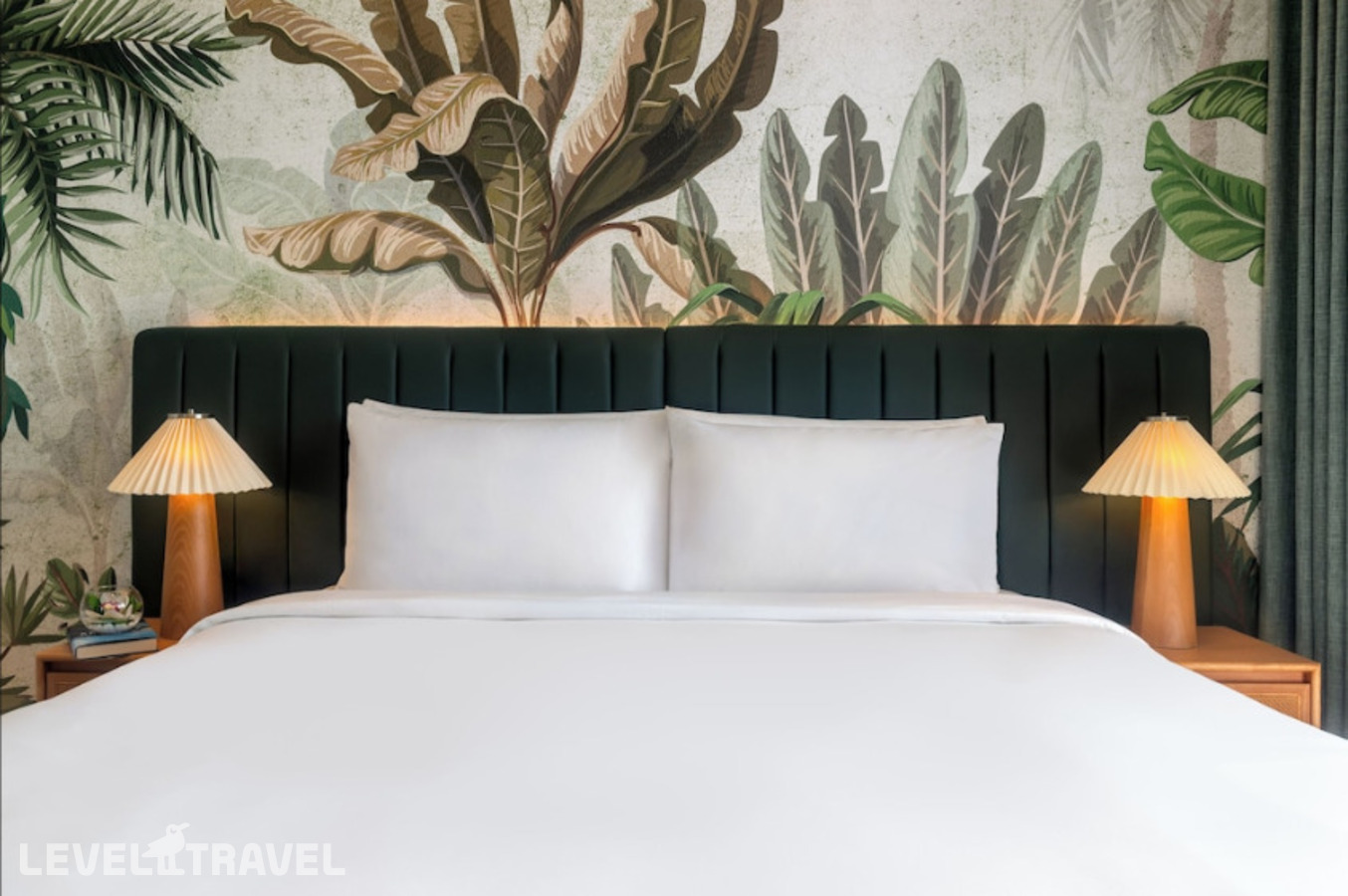 фотографии номера Люкс с видом на площадь отеля Yas Plaza Mangroves Hotel (Ex. Radisson Blu Abu Dhabi Yas Island) в ОАЭ(остров Яс) - фото №1