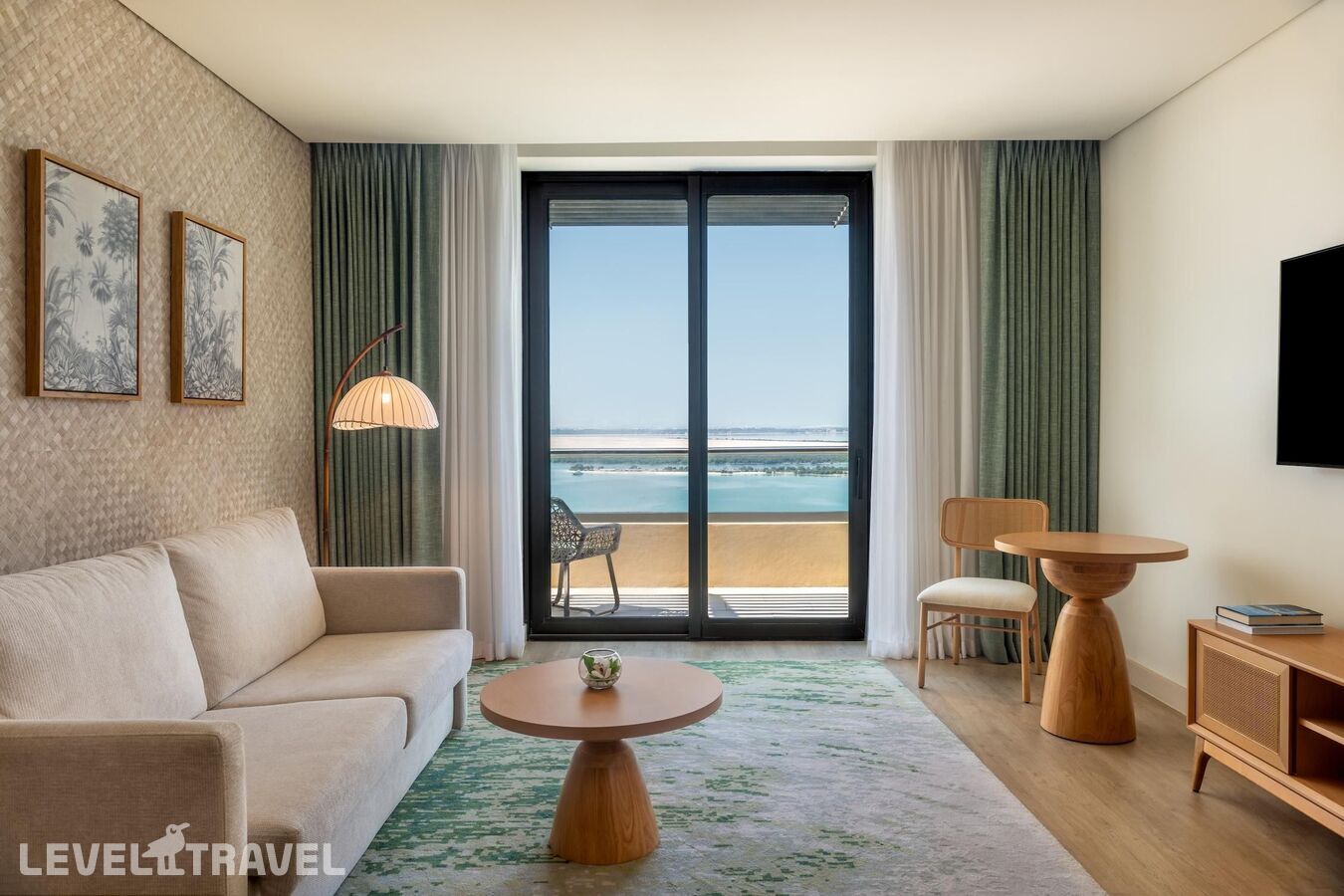 фотографии номера Люкс с видом на море отеля Yas Plaza Mangroves Hotel (Ex. Radisson Blu Abu Dhabi Yas Island) в ОАЭ(остров Яс) - фото №4