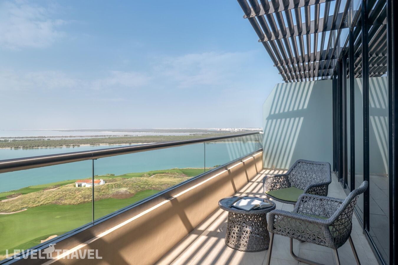 фотографии номера Люкс с видом на море отеля Yas Plaza Mangroves Hotel (Ex. Radisson Blu Abu Dhabi Yas Island) в ОАЭ(остров Яс) - фото №9