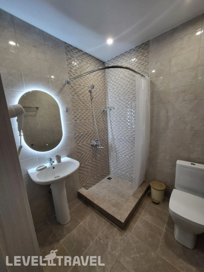 Трёхместный номер Superior с балконом и с красивым видом из окна — фото 5