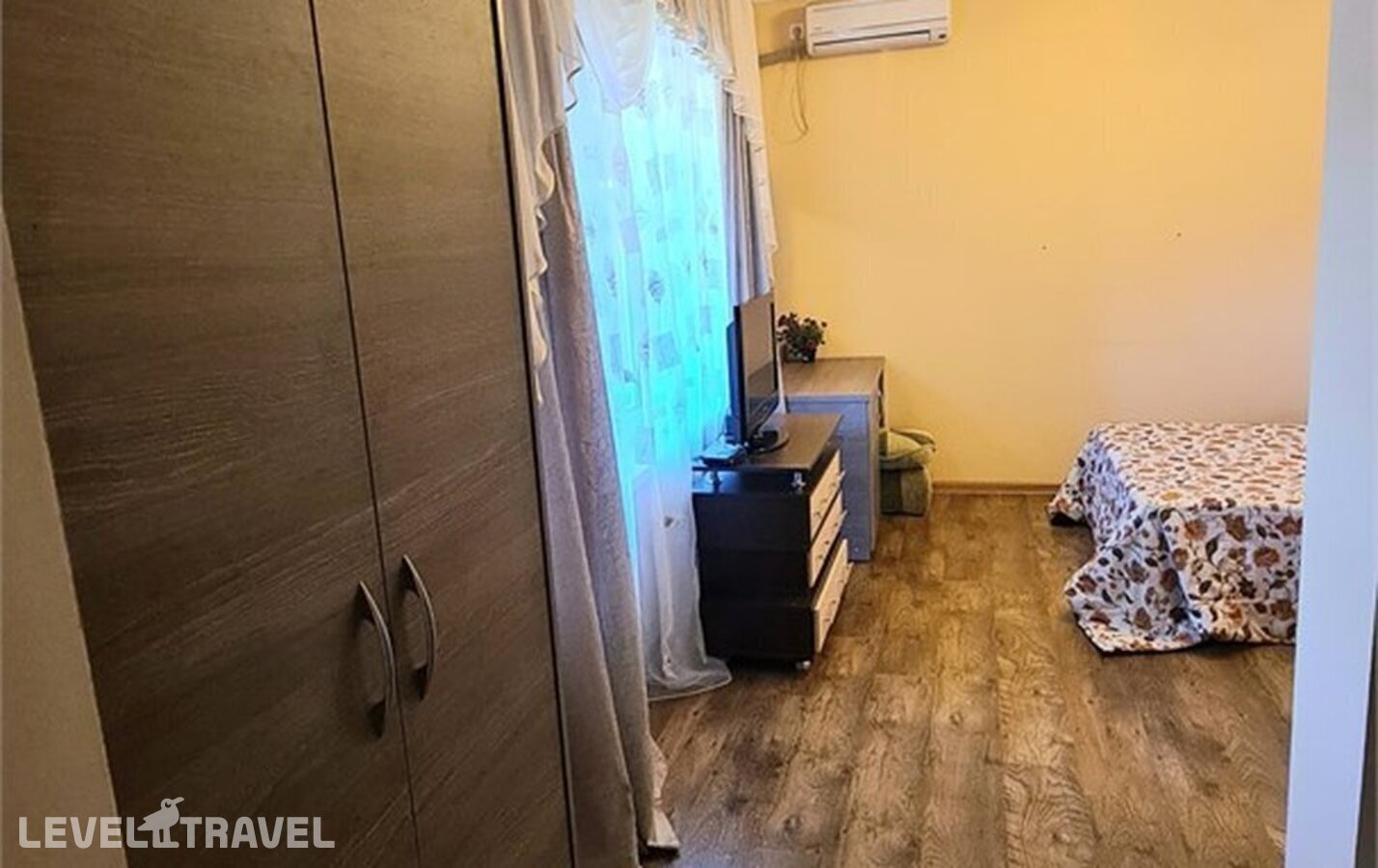 фотографии номера Трехместный улучшенный 3.5 отеля Гостевой Дом Русская Сказка в Россия(Лоо) - фото №3