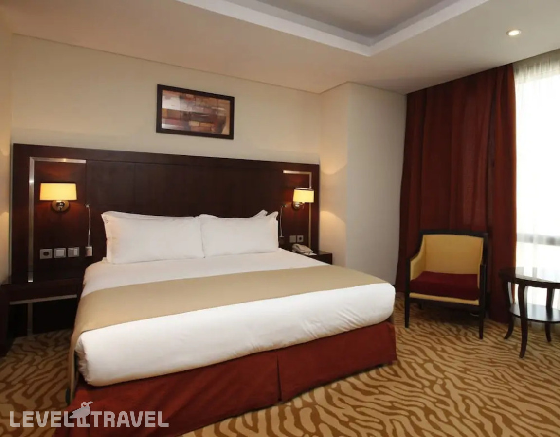 фотографии номера Премиум с видом на город отеля Holiday Inn Riyadh-Olaya, an IHG Hotel в Саудовская Аравия(Эр-Рияд) - фото №3