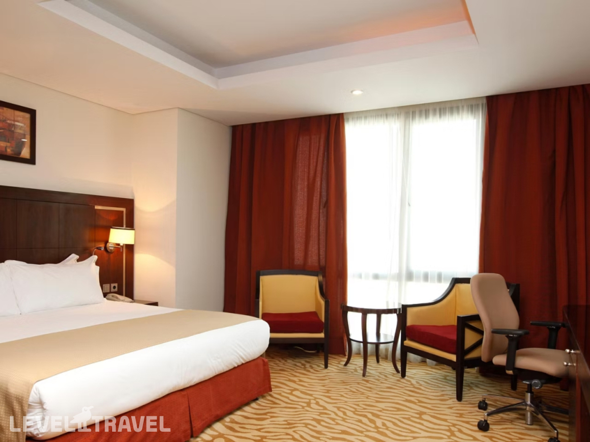 фотографии номера Премиум с видом на город отеля Holiday Inn Riyadh-Olaya, an IHG Hotel в Саудовская Аравия(Эр-Рияд) - фото №1