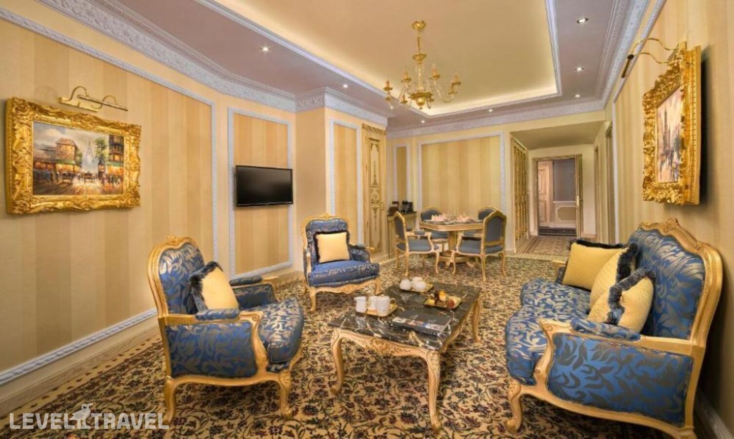 фотографии номера Люкс роскошный отеля Royal Rose Hotel Abu Dhabi в ОАЭ(Абу-Даби) - фото №1