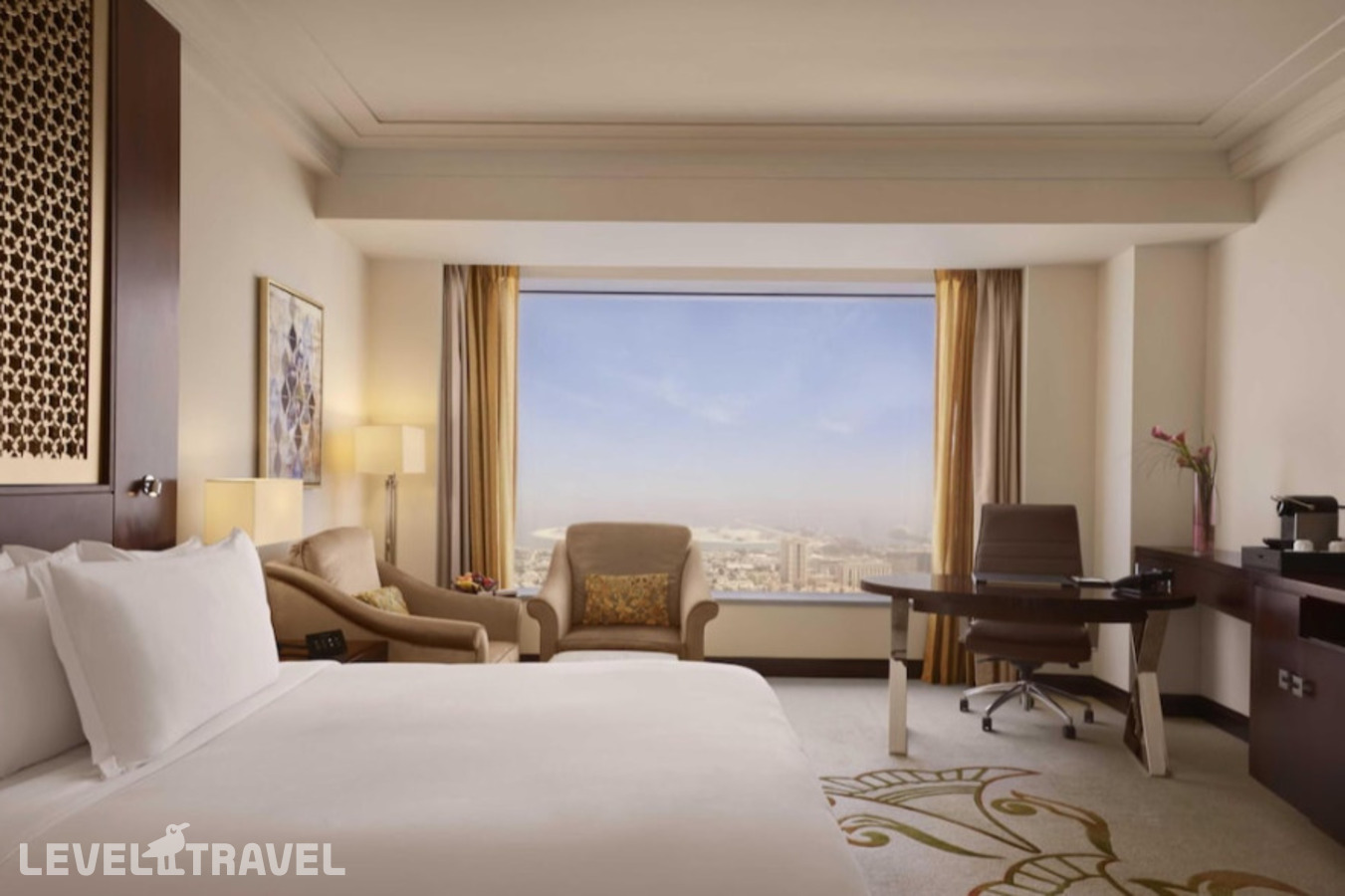 фотографии номера Делюкс с видом на город отеля Conrad Dubai (Ex. Conrad Dubai By Hilton) в ОАЭ(Дубай Джумейра) - фото №11