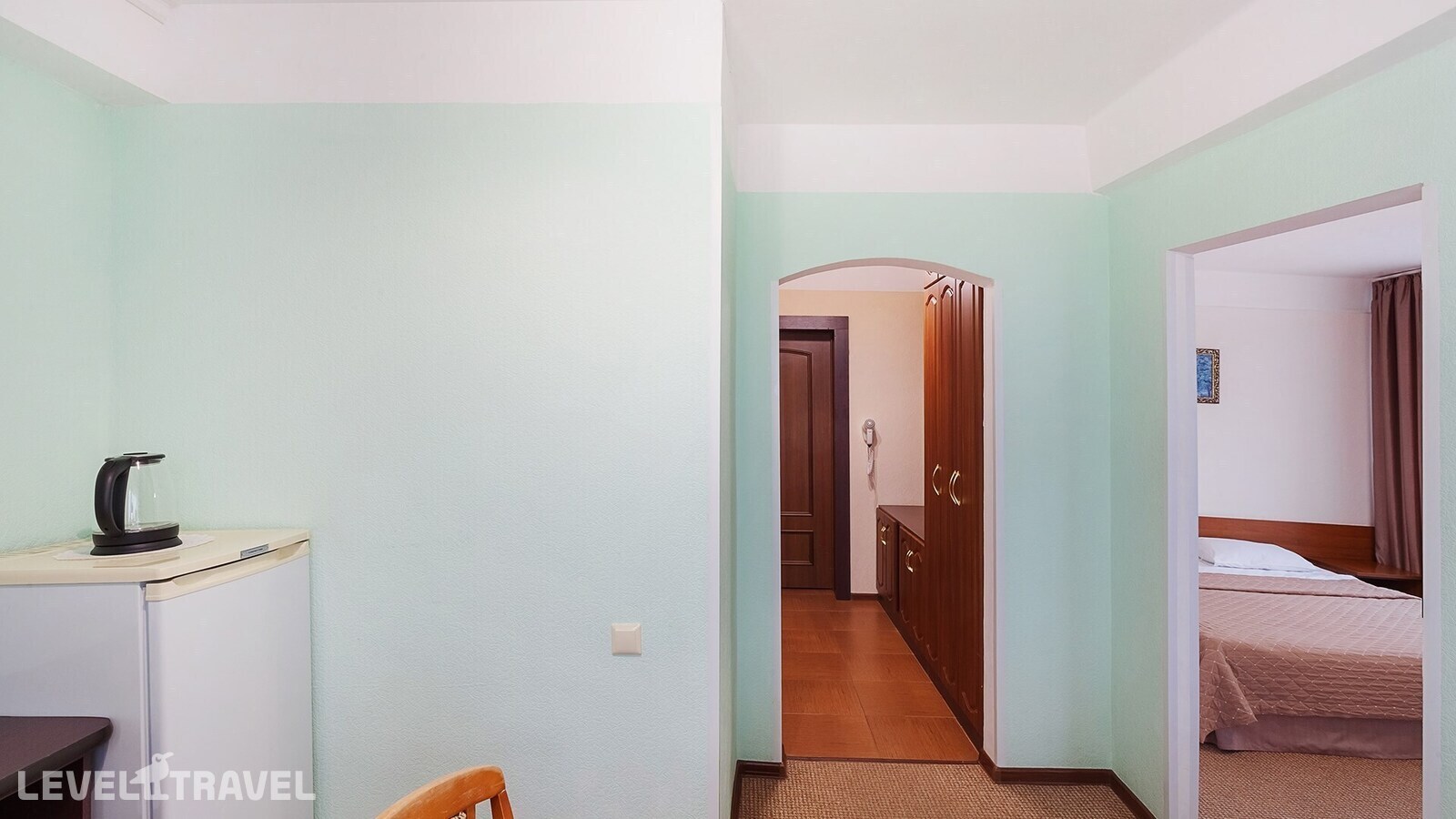 фотографии номера Стандартный (2 комнаты) (категория 1) (корпус 1) отеля Искра в Россия(Пятигорск) - фото №6