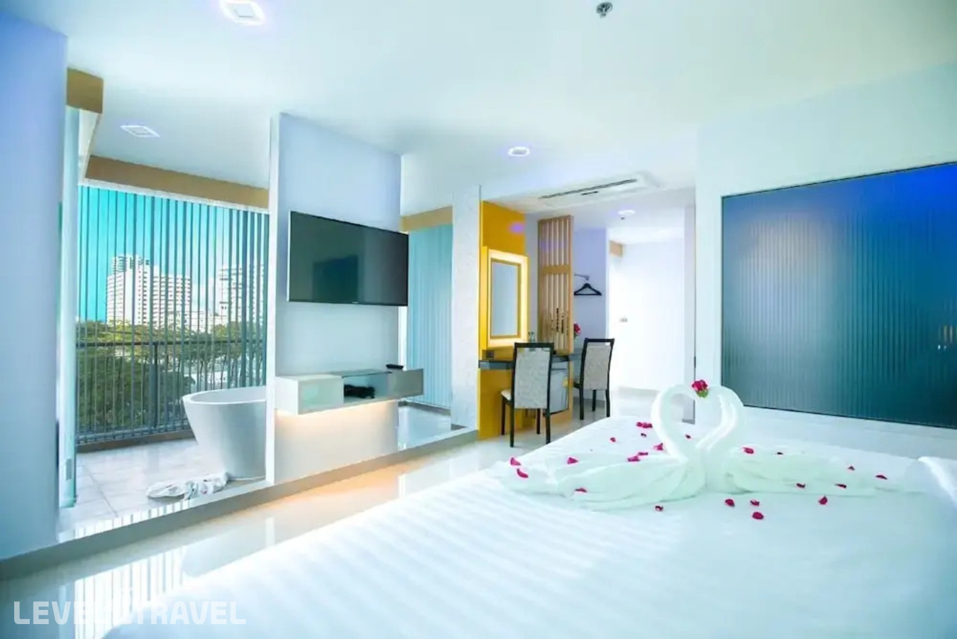 фотографии номера Трехместный делюкс с видом на город отеля Royal Prince Resort Pattaya в Таиланд(Пратамнак) - фото №3