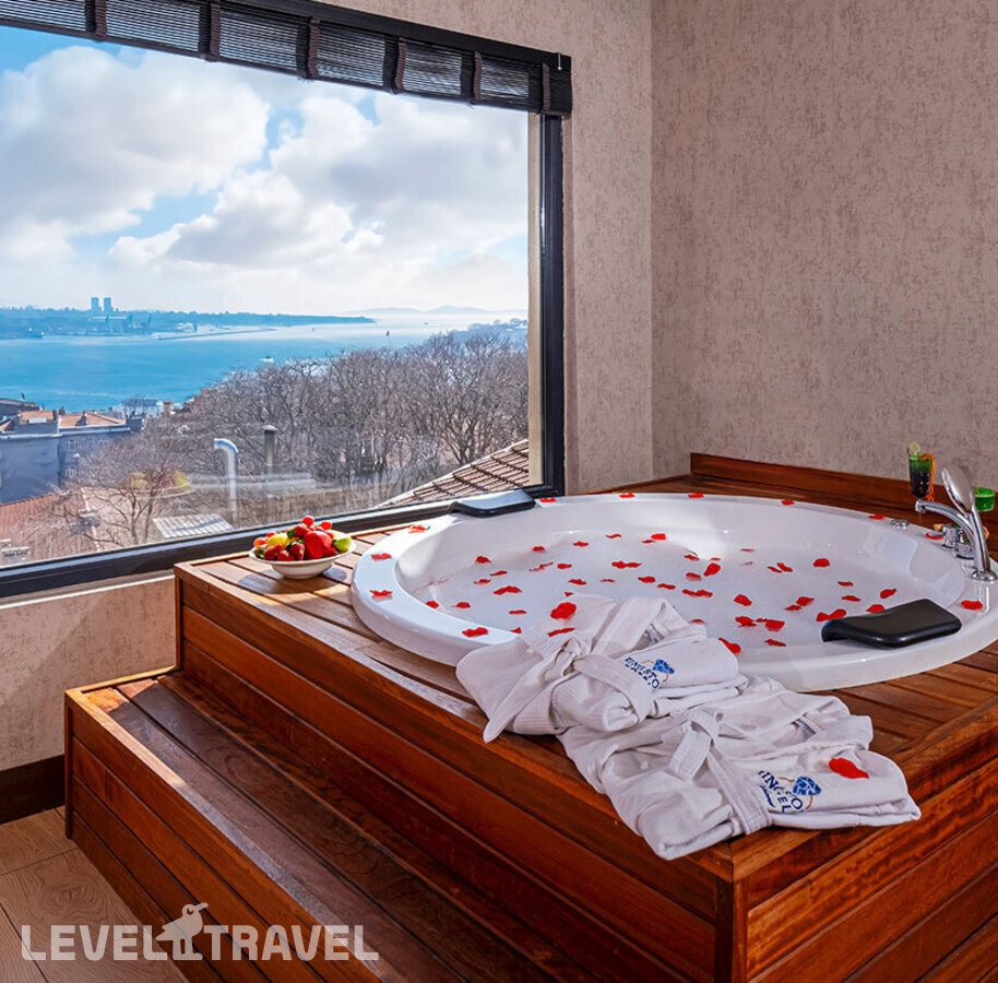 фотографии номера Люкс с видом на Босфор с балконом отеля Ring Stone Hotels Bosphorus в Турция(Бейоглу) - фото №5