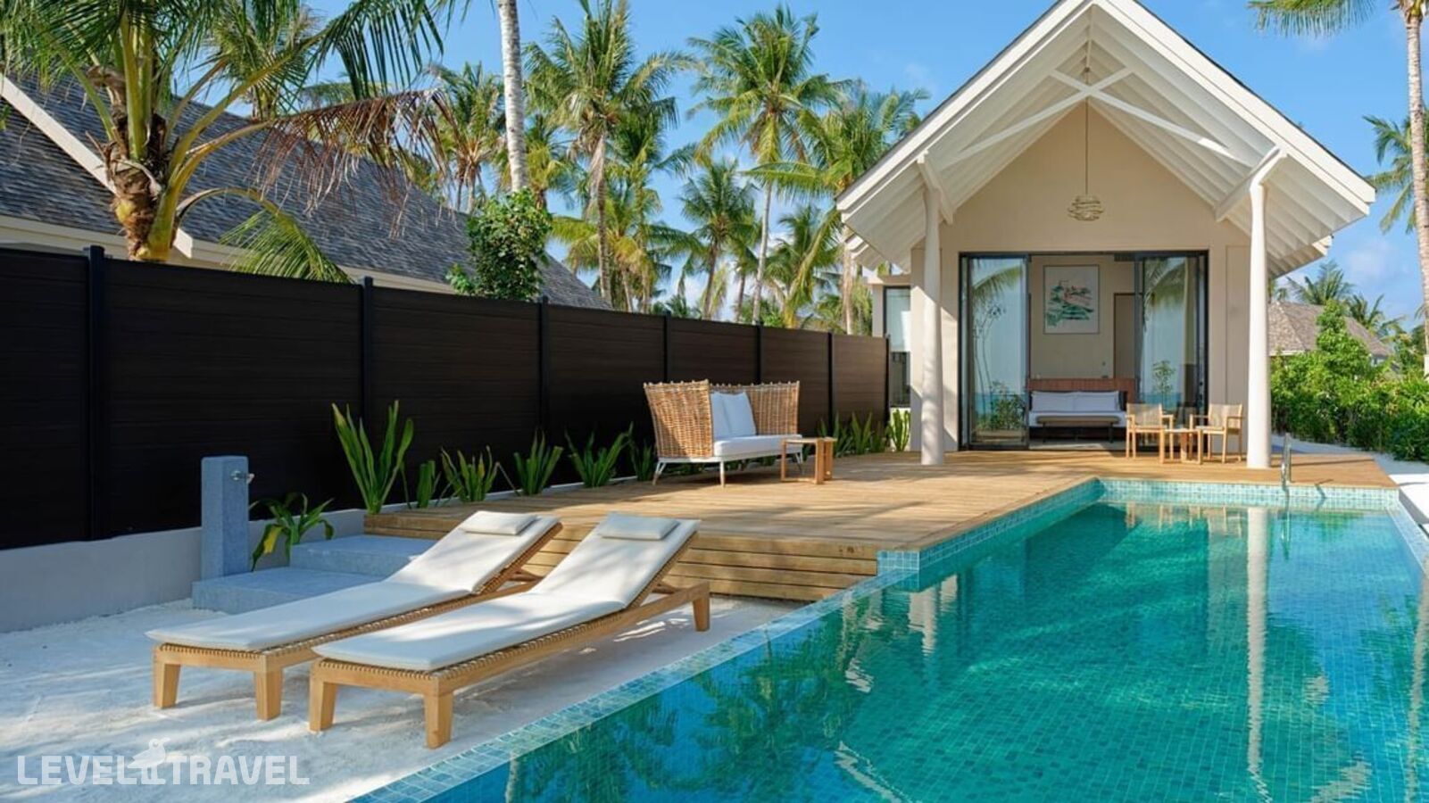 фотографии номера Пляжная вилла с бассейном отеля Ananea Madivaru Maldives в Мальдивы(Северный Ари Атолл) - фото №1