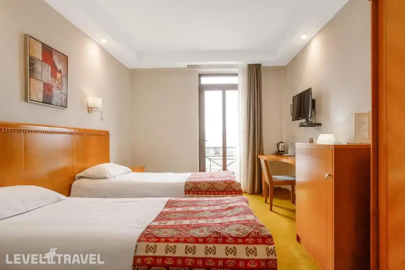 фотографии номера Делюкс с балконом отеля Urban Boutique Hotel в Грузия(Тбилиси) - фото №2