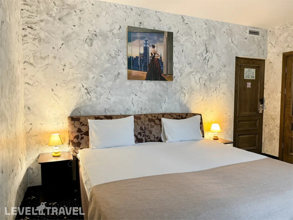 фотографии номера Улучшенный номер отеля Премьера (Бывш. Концерт Лотос) в Россия(Восточный административный округ (ВАО)) - фото №1