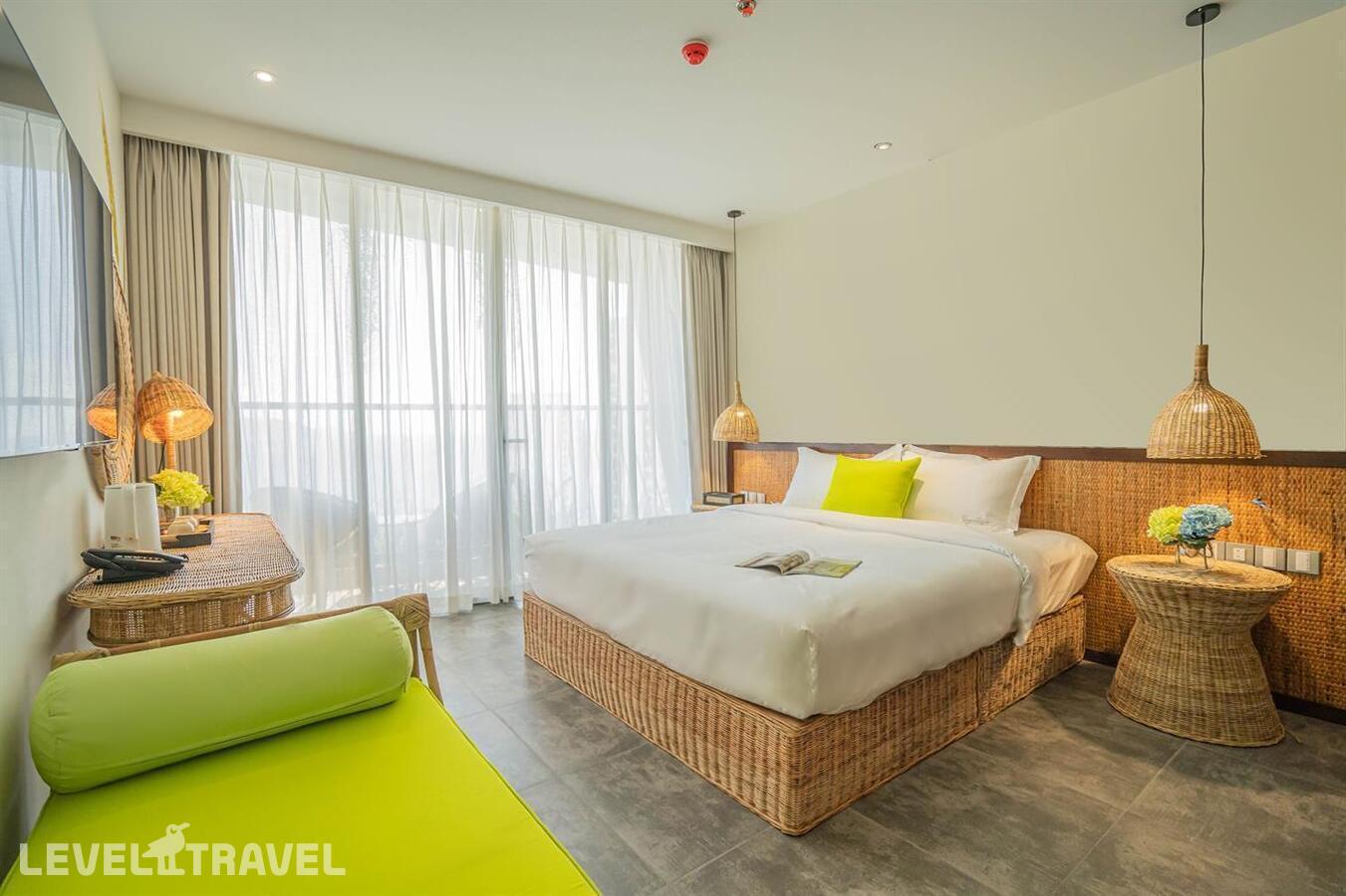 фотографии номера Делюкс с видом на море отеля The Signature Hotel Nha Trang в Вьетнам(Нячанг) - фото №1