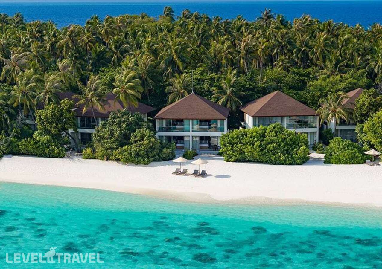 фотографии номера Премиум с видом на пляж (две односпальные кровати) отеля Avani+ Fares Maldives Resort в Мальдивы(Баа Атолл) - фото №1