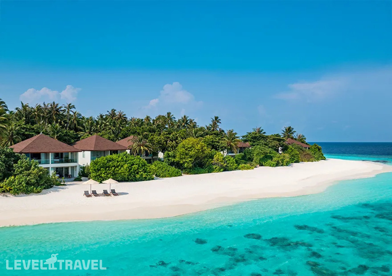 фотографии номера Премиум с видом на пляж (две односпальные кровати) отеля Avani+ Fares Maldives Resort в Мальдивы(Баа Атолл) - фото №5