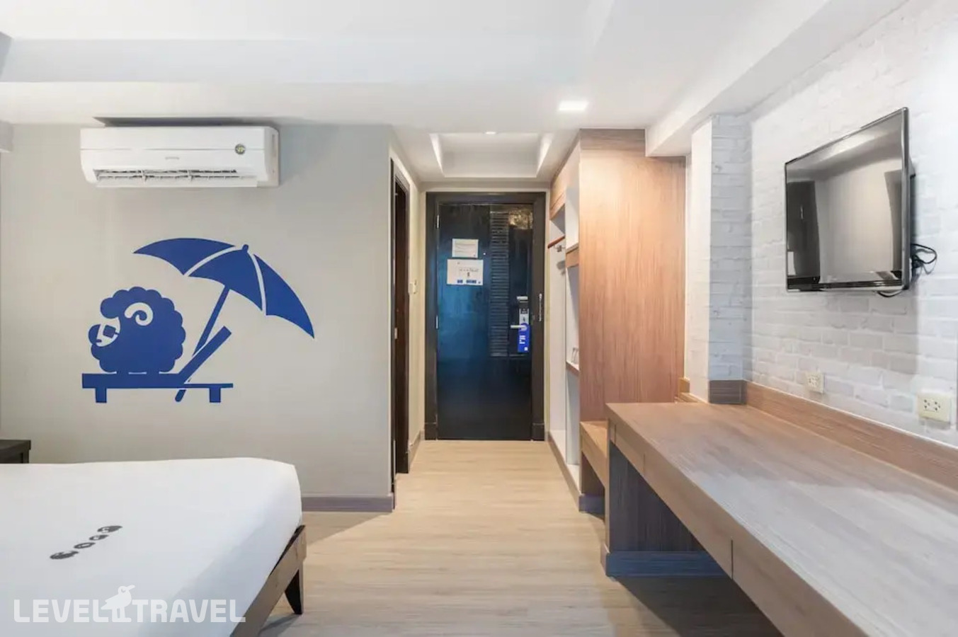 фотографии номера Двухместный номер Koko Couple двуспальная кровать отеля Kokotel Phuket Patong (Ex. White Sand Resortel) в Таиланд(Патонг Бич) - фото №6