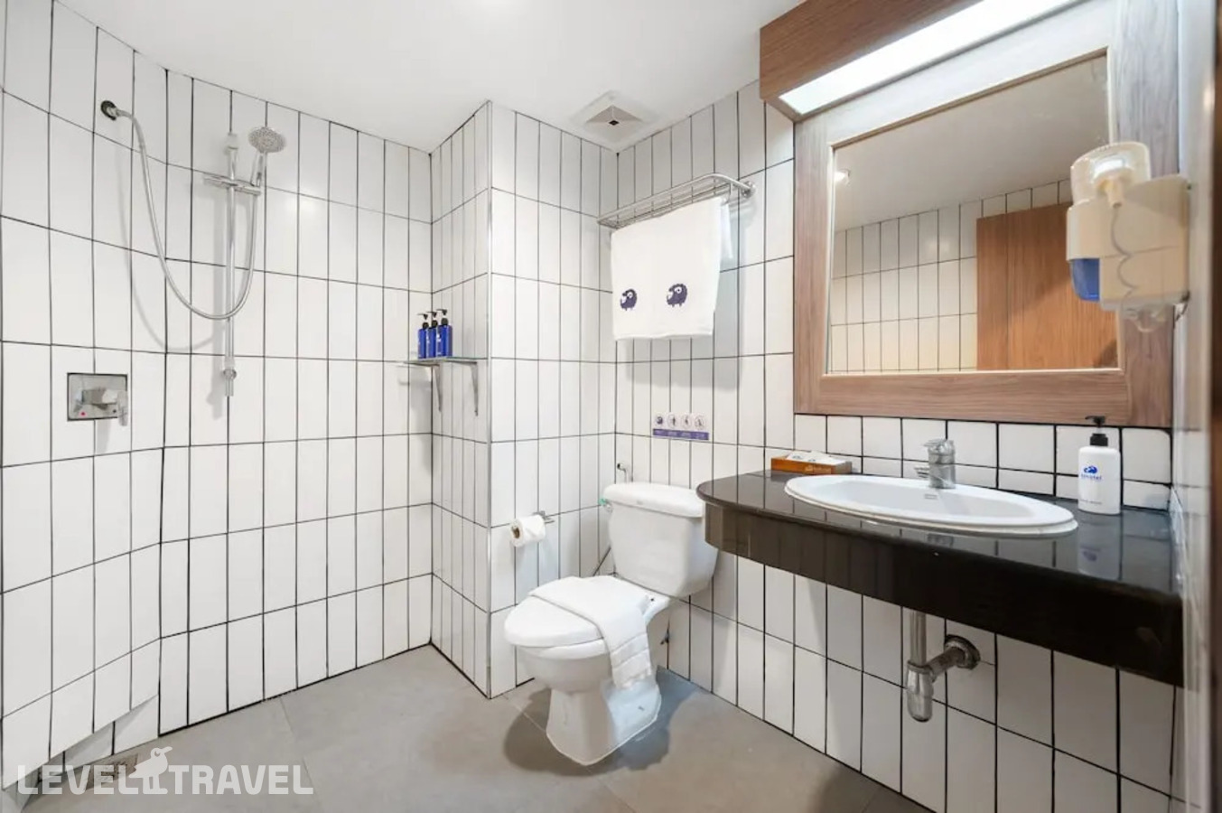 фотографии номера Двухместный номер Koko Couple двуспальная кровать отеля Kokotel Phuket Patong (Ex. White Sand Resortel) в Таиланд(Патонг Бич) - фото №11