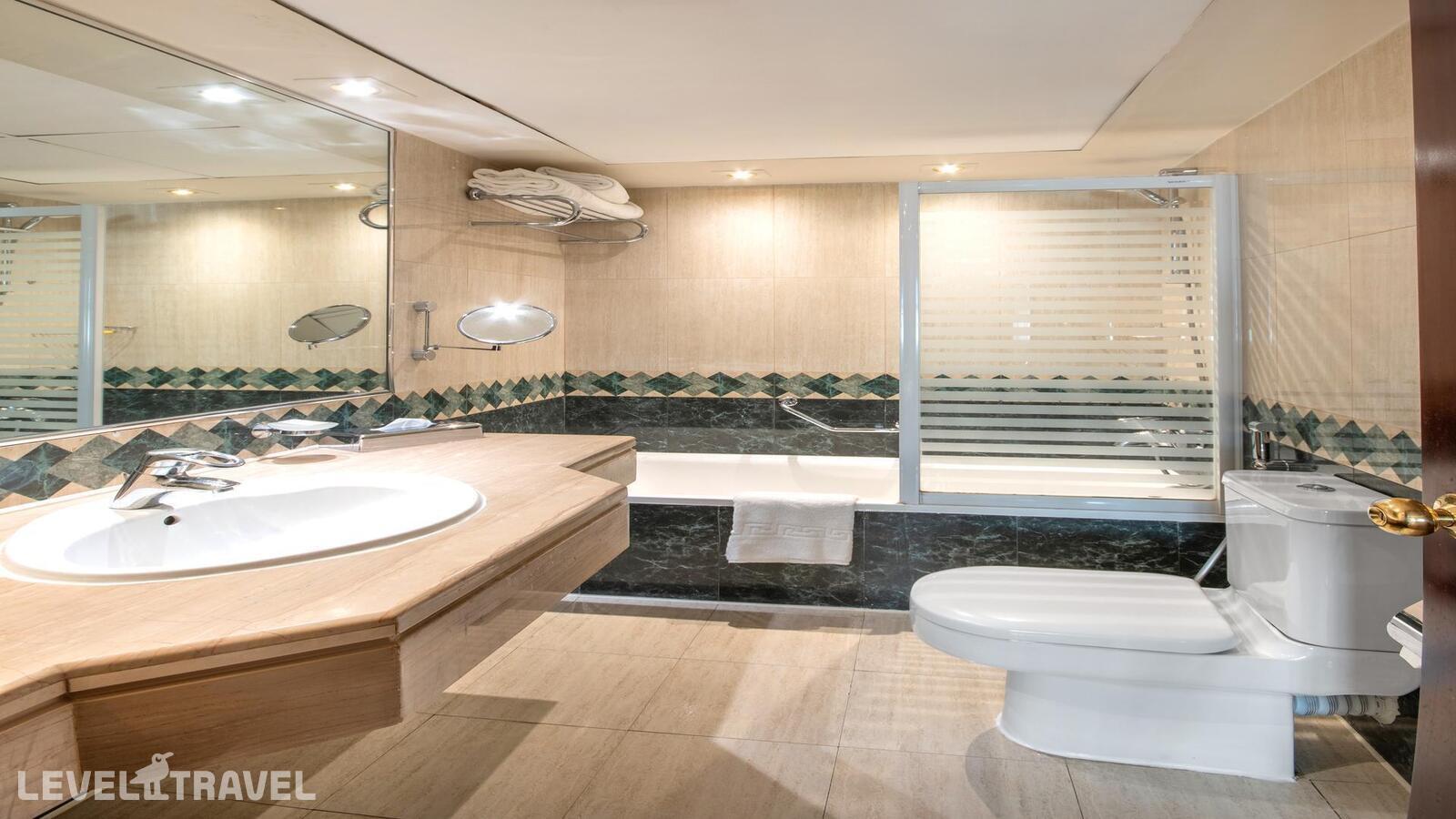 фотографии номера Полулюкс (две односпальные кровати) отеля Triumph Plaza Hotel в Египет(Каир) - фото №2