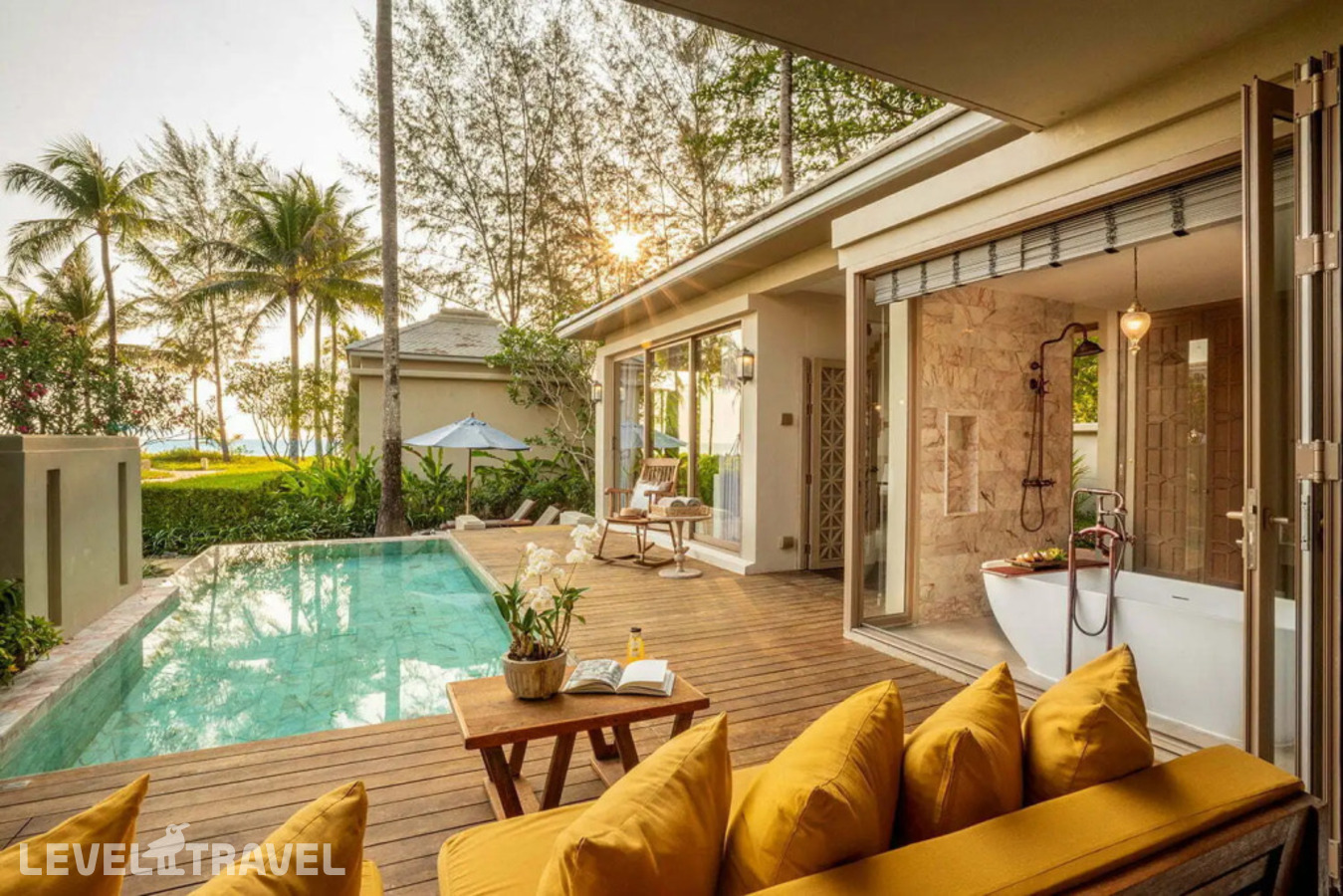 фотографии номера Двухместная вилла Pool Beach двуспальная кровать отеля Devasom Khao Lak Beach Resort & Villas в Таиланд(Као Лак) - фото №6