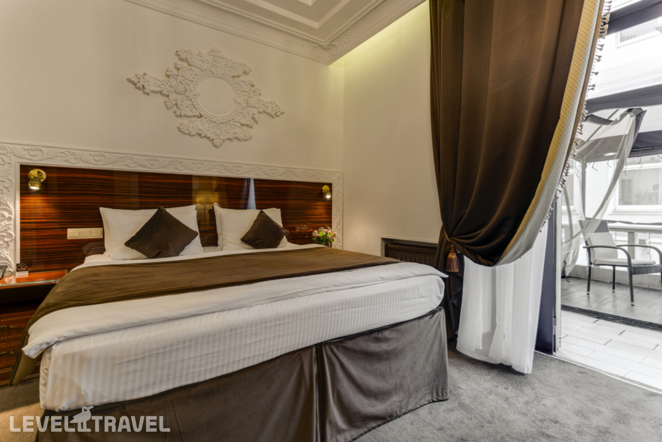 фотографии номера Двухместный люкс with Terrace двуспальная кровать отеля Отель Садовническая в Россия(Центральный административный округ (ЦАО)) - фото №1