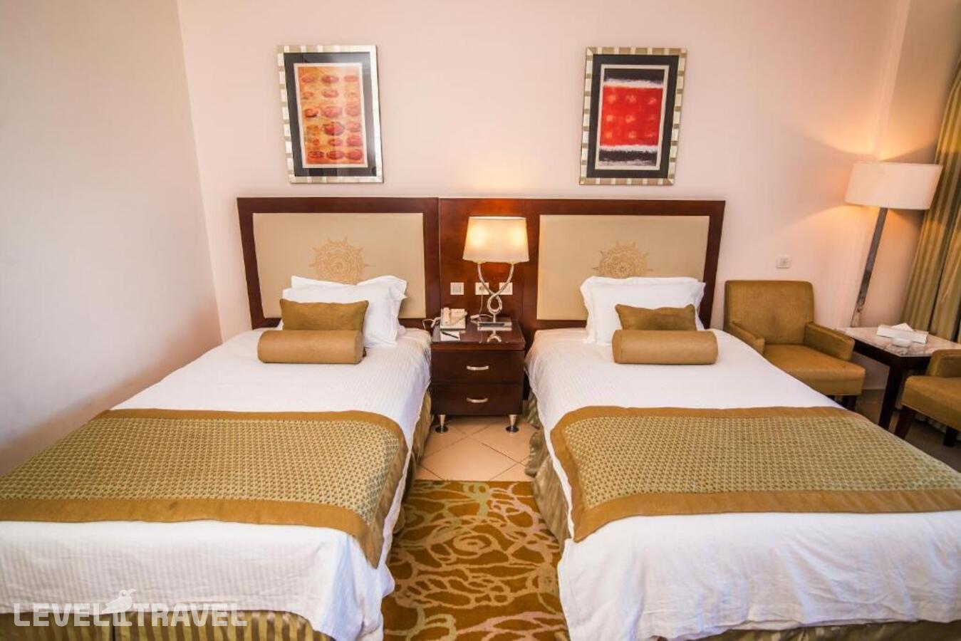 фотографии номера Делюкс с видом на бассейн и море отеля Tolip Hotel Alexandria в Египет(Александрия) - фото №3