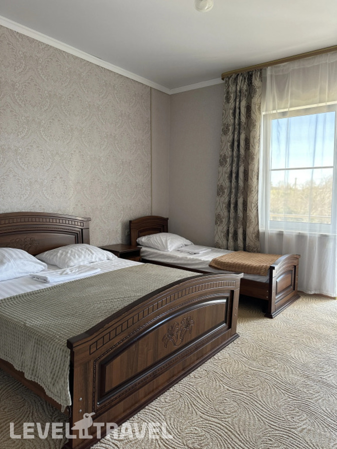 фотографии номера Трёхместный номер Standard с балконом и с видом на горы отеля Guest House У Дедушки Самвела в Абхазия(Алахадзы) - фото №1