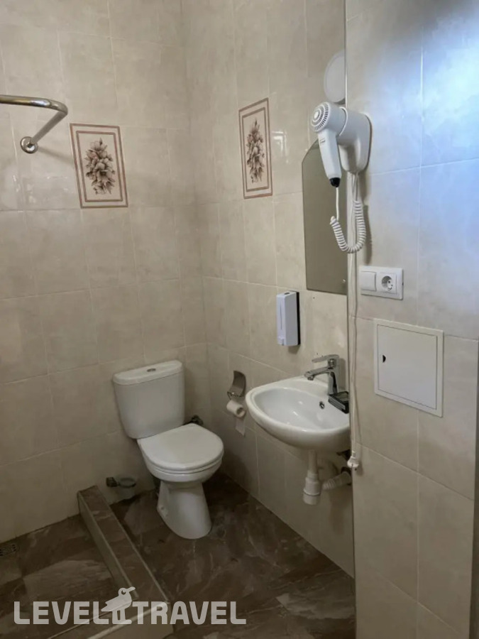 фотографии номера Четырёхместный семейный номер Comfort с балконом отеля Теплое Море в Россия(Сочи - Центр) - фото №5