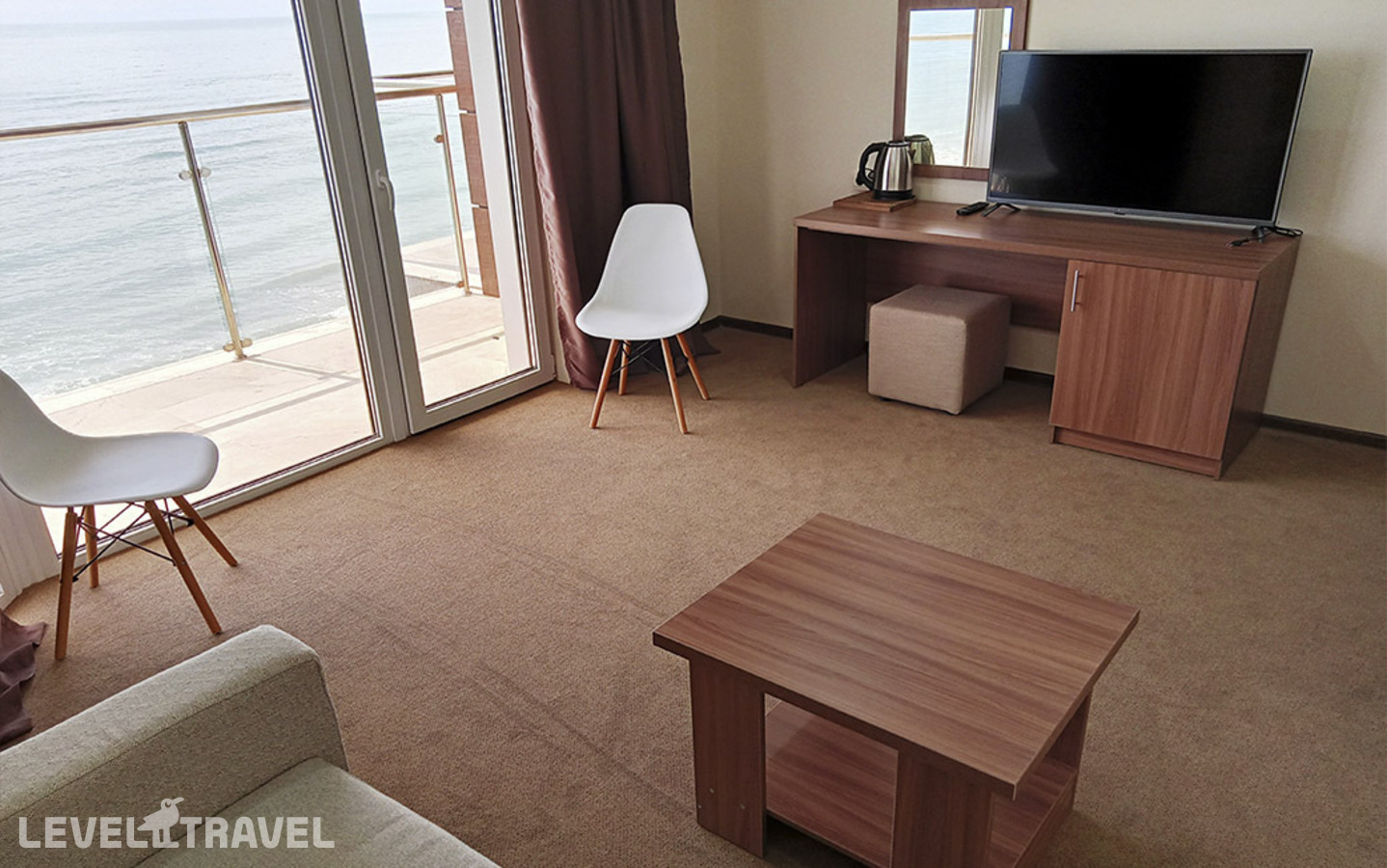 фотографии номера Люкс с балконом и видом на море (2 комнаты) отеля Solo Hotel в Россия(Лермонтово) - фото №3