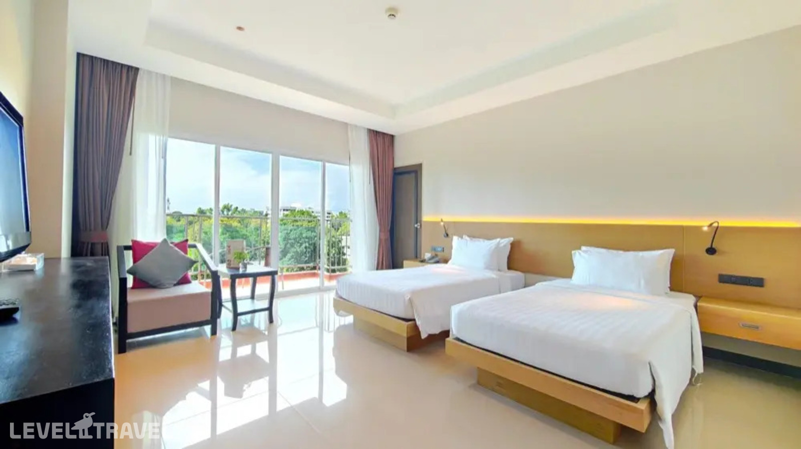 фотографии номера Делюкс премьер отеля Prima Hotel Pattaya (Ex. Prima Villa Hotel) в Таиланд(Вонгамат) - фото №1