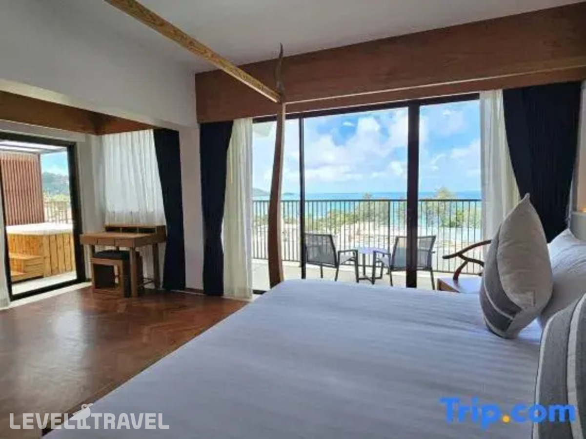 фотографии номера Делюкс с видом на океан отеля Patong Beach Hotel в Таиланд(Патонг Бич) - фото №4