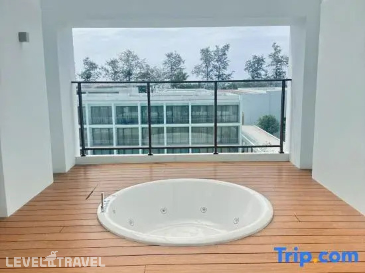 фотографии номера Делюкс с видом на океан отеля Patong Beach Hotel в Таиланд(Патонг Бич) - фото №13