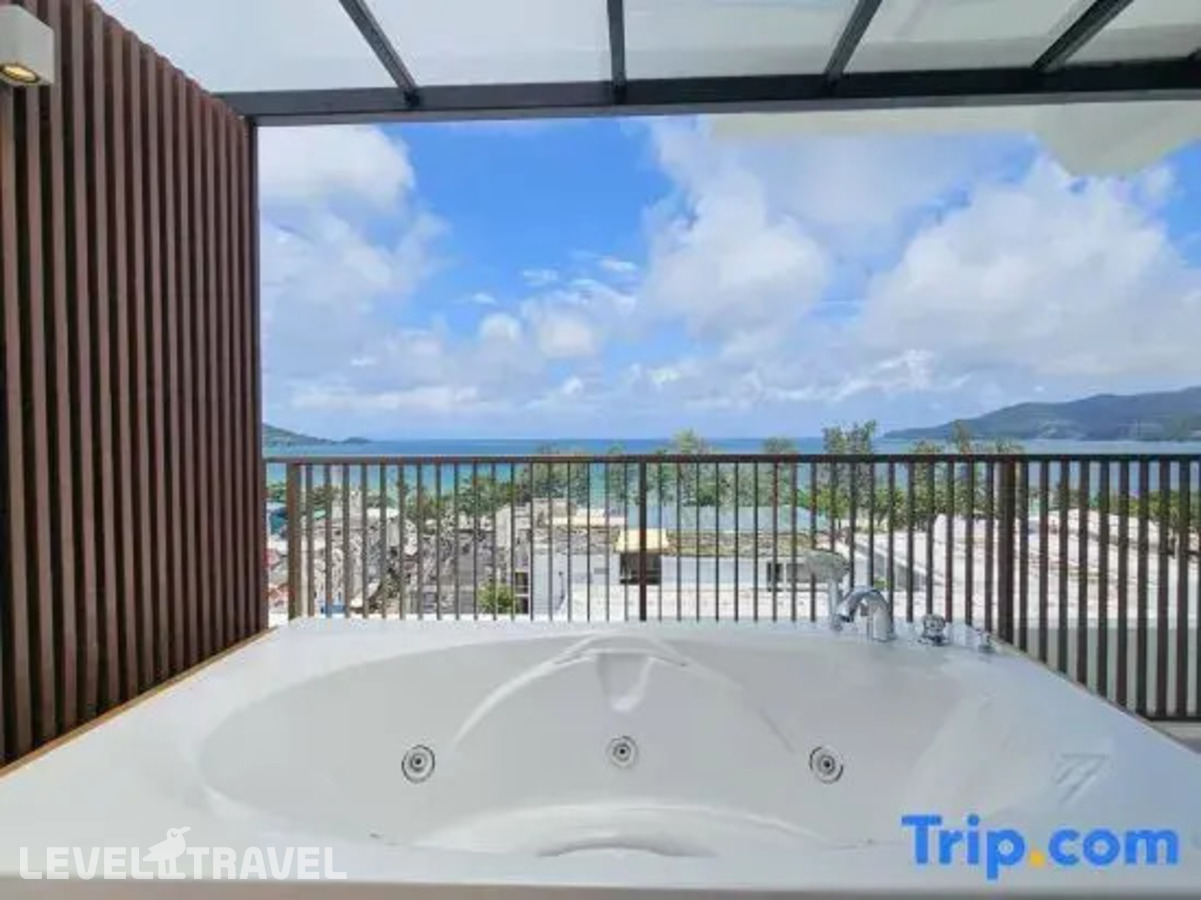 фотографии номера Делюкс с видом на океан отеля Patong Beach Hotel в Таиланд(Патонг Бич) - фото №15