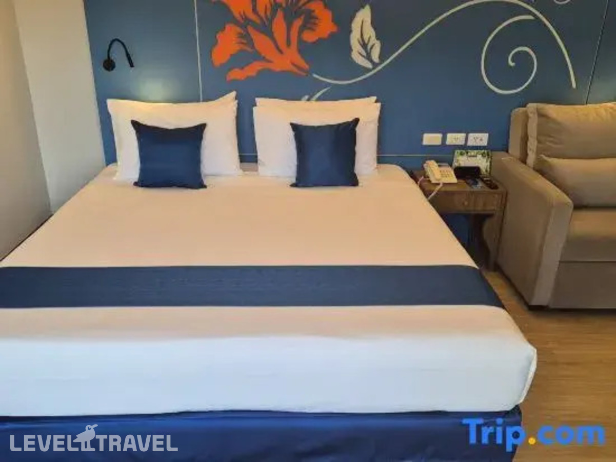 фотографии номера Делюкс премьер отеля Days Inn By Wyndham Patong Beach в Таиланд(Патонг Бич) - фото №6