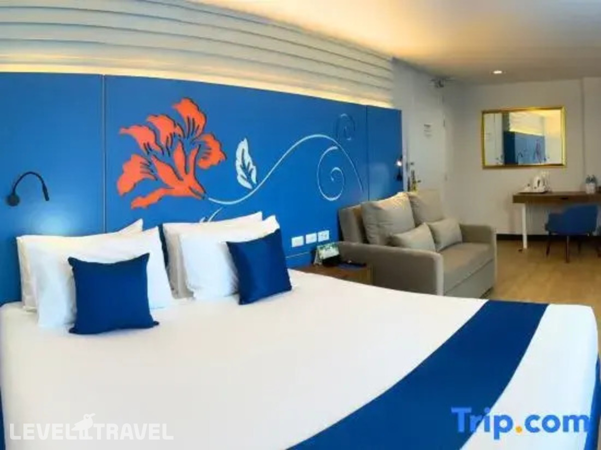 фотографии номера Делюкс премьер отеля Days Inn By Wyndham Patong Beach в Таиланд(Патонг Бич) - фото №8