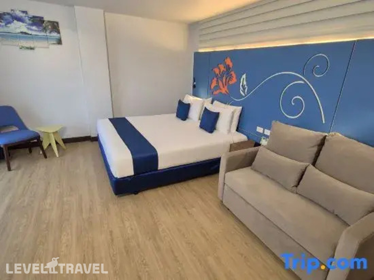 фотографии номера Делюкс премьер отеля Days Inn By Wyndham Patong Beach в Таиланд(Патонг Бич) - фото №1