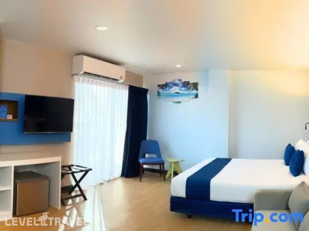 фотографии номера Делюкс премьер отеля Days Inn By Wyndham Patong Beach в Таиланд(Патонг Бич) - фото №4