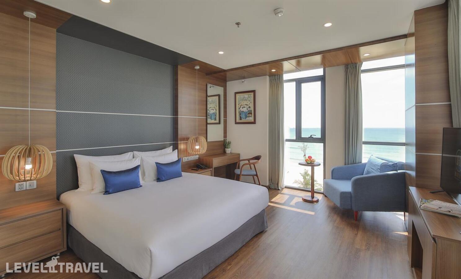 фотографии номера Номер Oasis с видом на пляж отеля Haian Beach Hotel & Spa в Вьетнам(Дананг) - фото №1