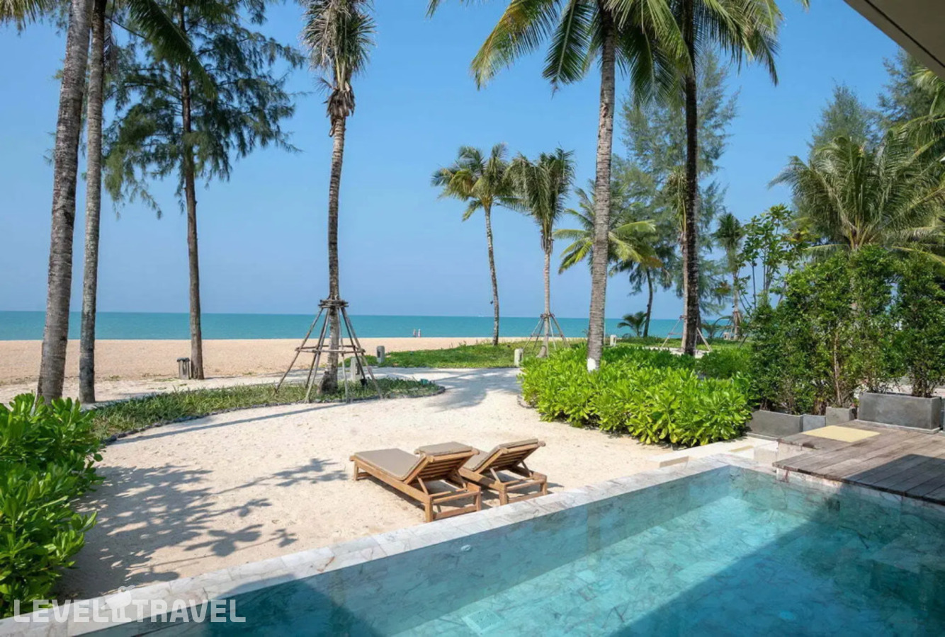 фотографии номера Двухместная вилла Pool Beachfront двуспальная кровать отеля Devasom Khao Lak Beach Resort & Villas в Таиланд(Као Лак) - фото №11