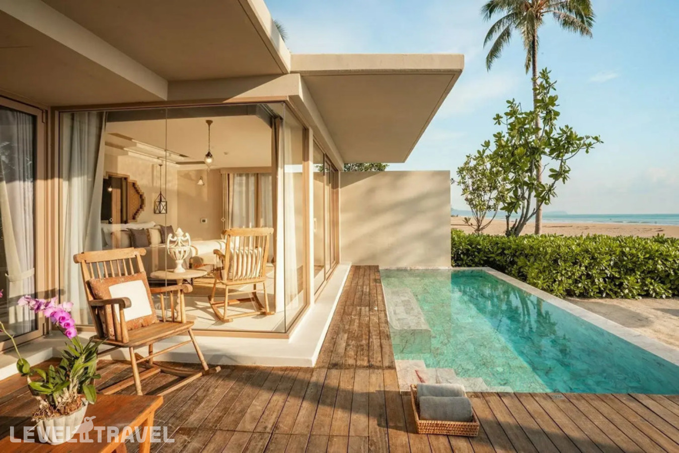 фотографии номера Двухместная вилла Pool Beachfront двуспальная кровать отеля Devasom Khao Lak Beach Resort & Villas в Таиланд(Као Лак) - фото №8